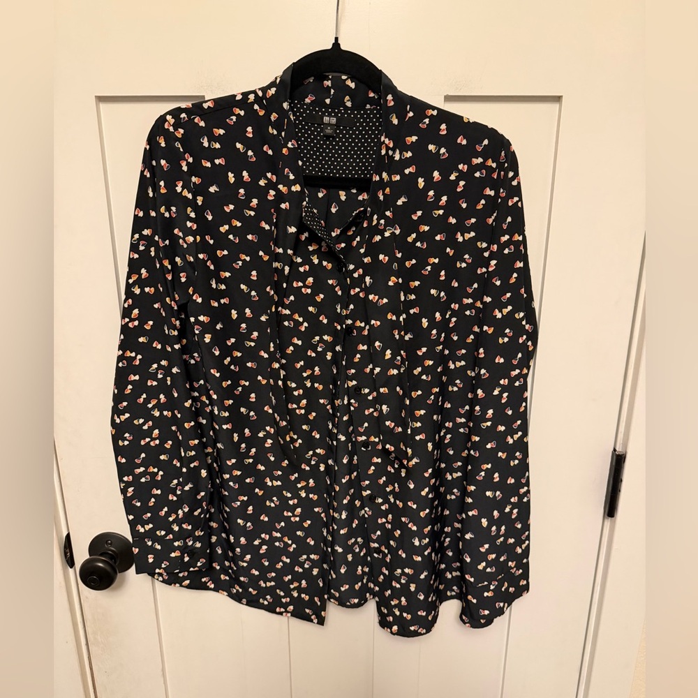 Uniqlo Long Sleeve Blouse Button Down Black Hearts Size Medium Neck Tie polkadot
